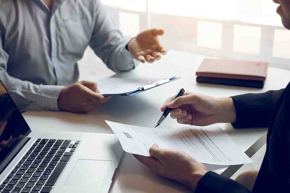 Personen im Gespräch